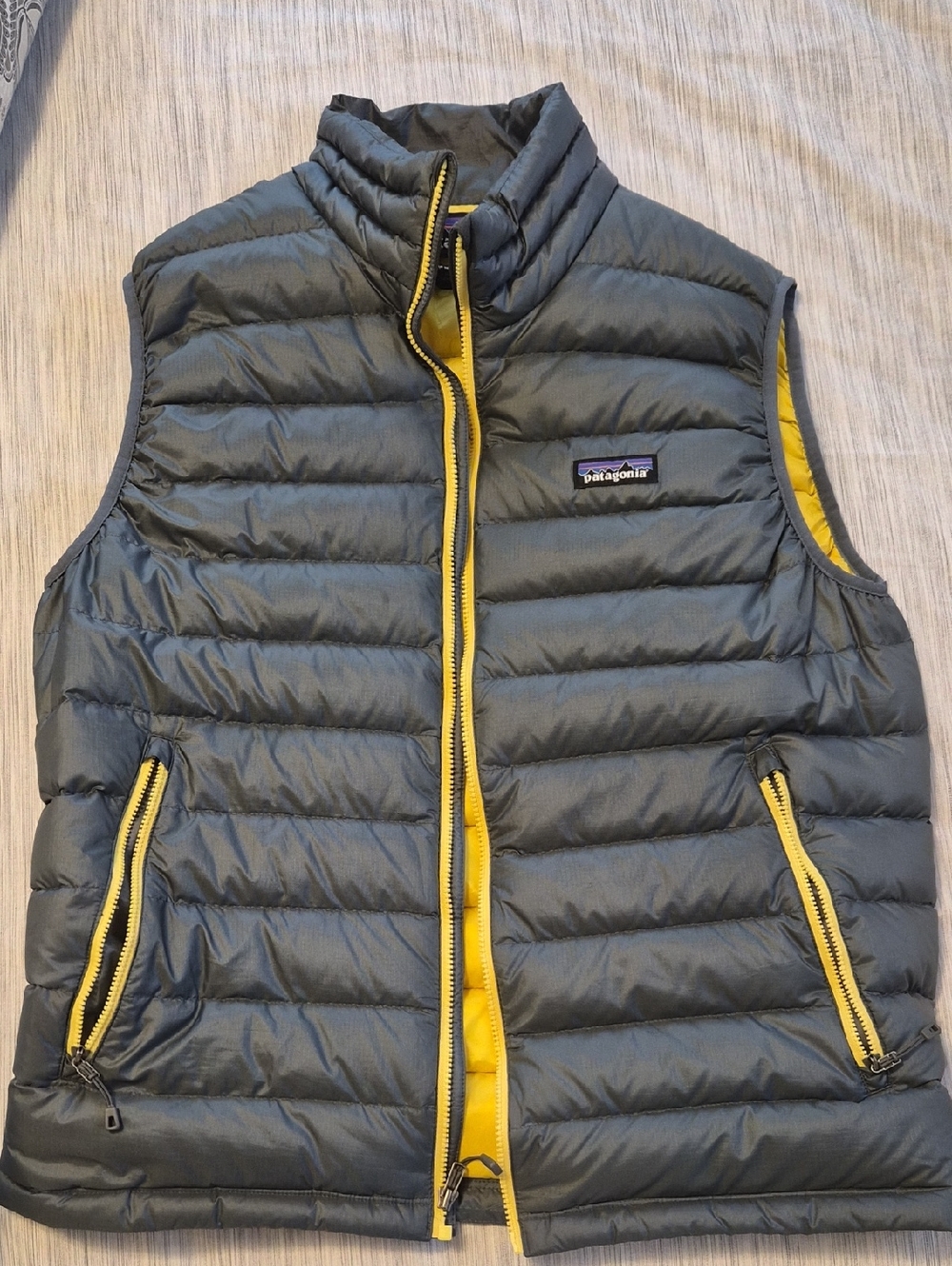 Patagonia Gray Puffer Vest with Yellow Accents MEDIUM